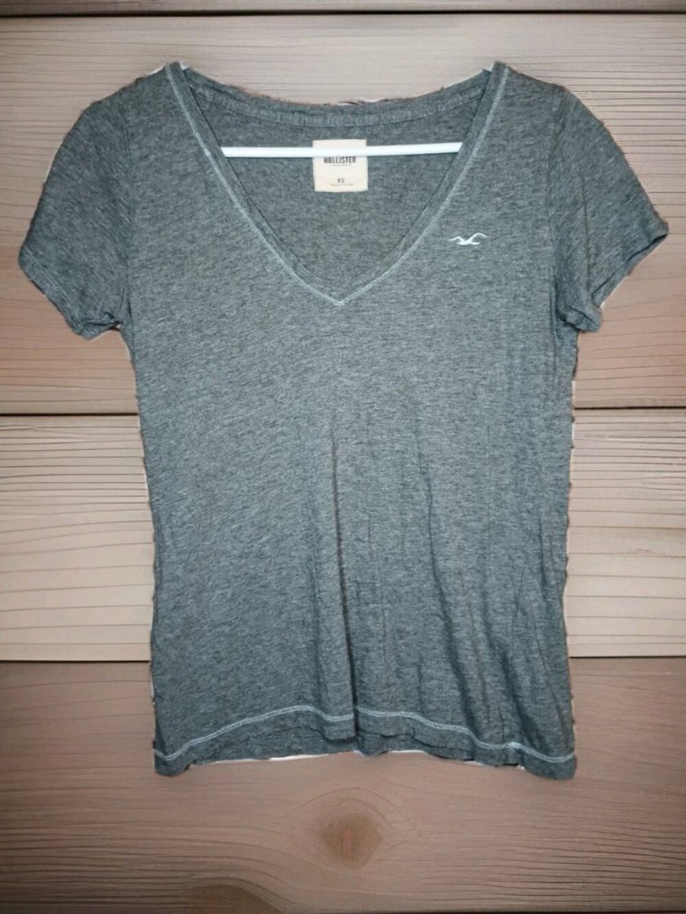 Hollister Women’s V Neck Short Sleeve Logo Detail Teeshirt Gray size XS